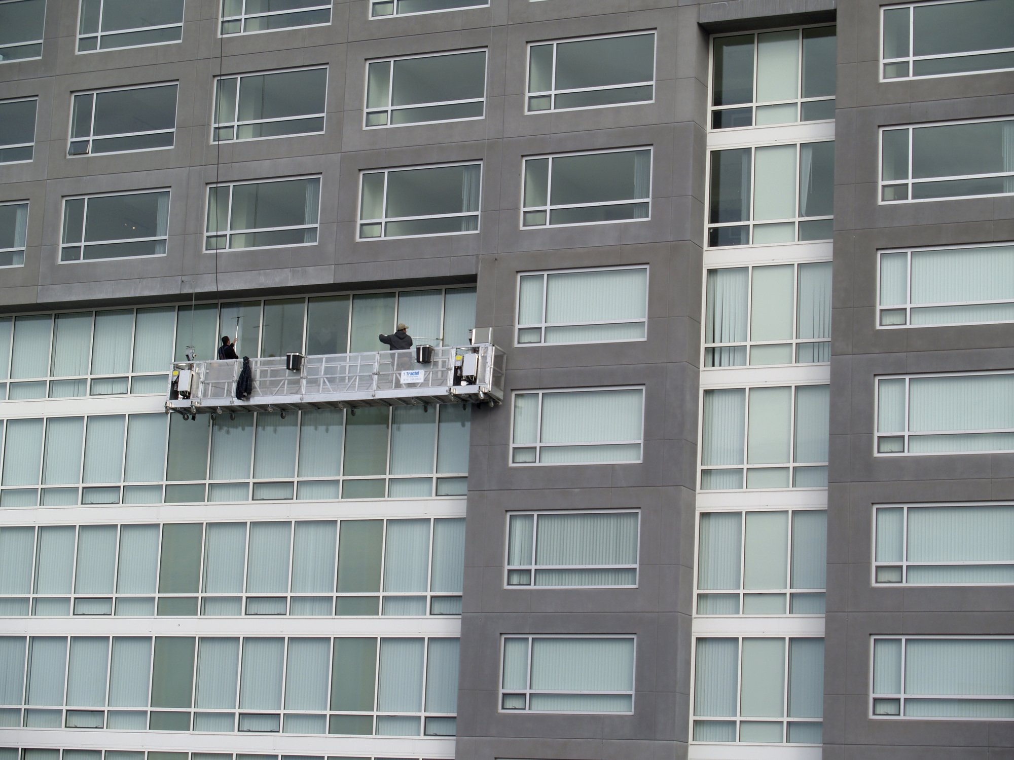 san francisco window cleaners on a high rise building